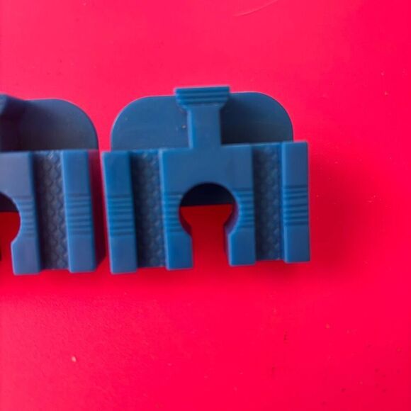Thomas & Friends Lot Of 3 Blue Train Track Connector Parts BDG69 - Picture 4 of 6